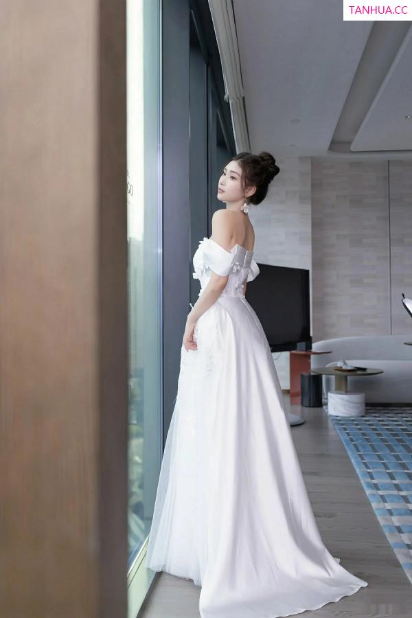   [XiuRen]高清写真图 2025.09.26 No.10814 刘婷婷 白色婚纱第5张图片